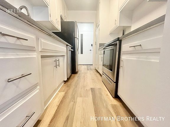 3rd image of 8013 Romaine St #209