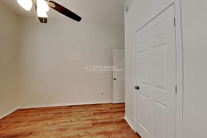 3 bed, 2.0 bath, 2264 sqft, $2,350 — Photo 4