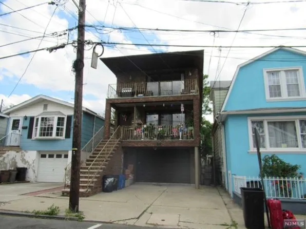 1517 39th Street image 1 of 11