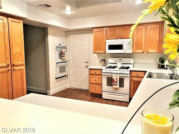5th image of 2406 La Casa Dr