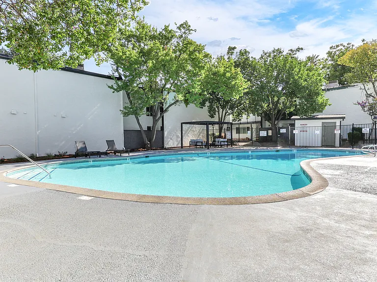 Courtyard Apartments — Photo 9