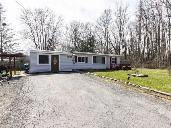 7476 E Murray Dr, Cicero, NY 13039