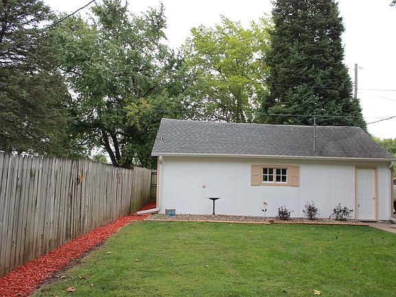 4th image of 902 Lincoln Ave