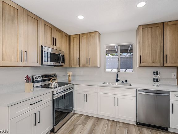 4th image of 187 Greenbriar Townhouse Way
