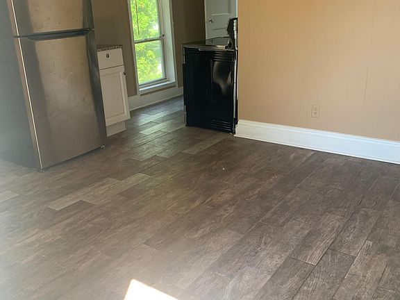 4th image of 2911 Gideon Ave #2