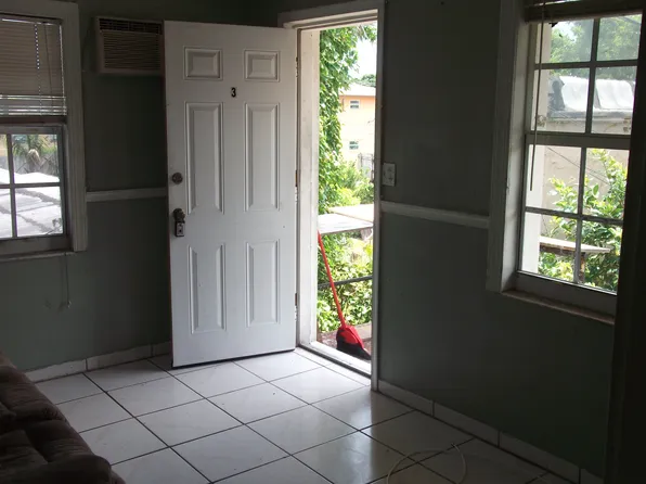 410 NW 36th St #2, Miami, FL 33127