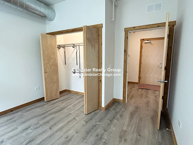 4611 S Ellis Ave #204 — Photo 8