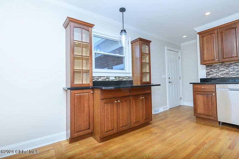 4th image of 107 Rosemont Street
