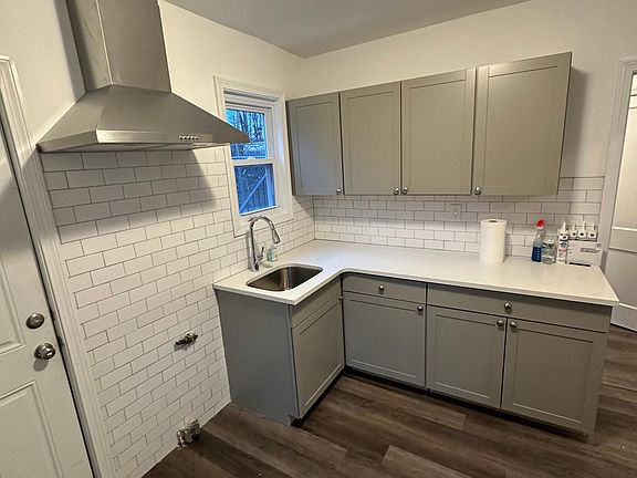 3rd image of 6 Lockwood Ave #1E