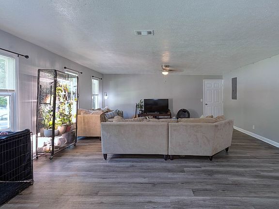 3rd image of 5826 Fairchild Dr