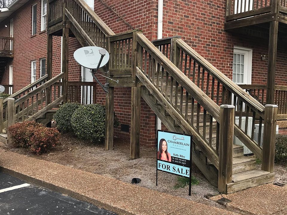 1st image of 208 Brooke Castle Dr