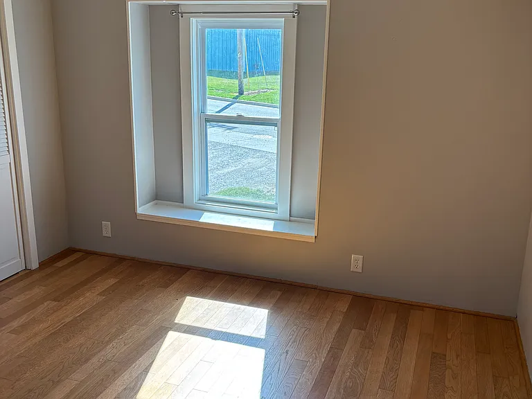 140 W 4th St #4 — Photo 3