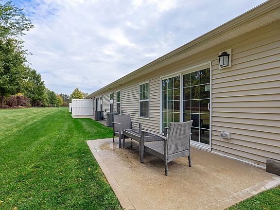 4th image of 8156 Roslyn Hl #8122H