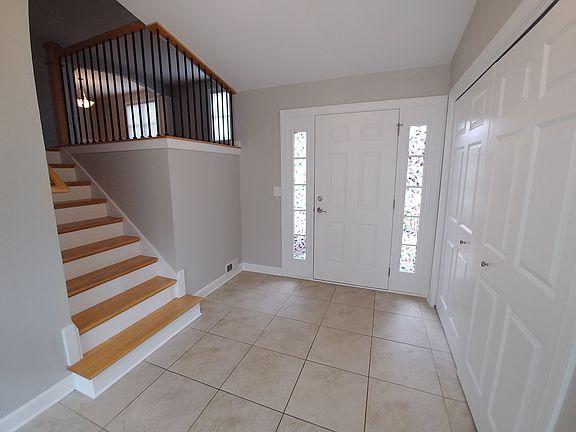 3rd image of 863 Shorewood Dr