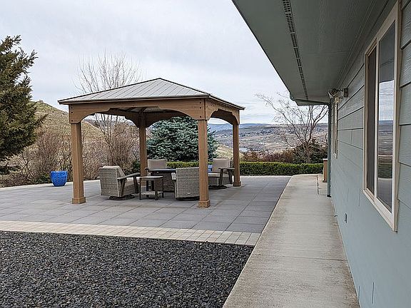 1330 sf paver patio