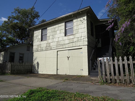 3rd image of 2501 MYRA Street