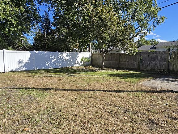 5th image of 914 Waverly Ave