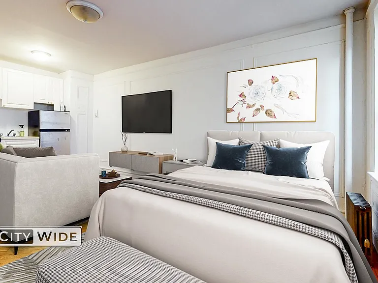 30 Charlton St #2D — Photo 1