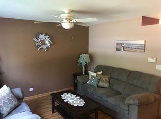 143 W Aldridge Ln, Round Lake, IL 60073