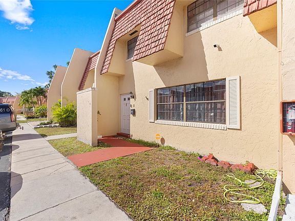 2nd image of 39 Canterbury Ln #39
