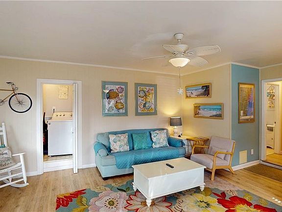 4th image of 913 N Beachview Dr