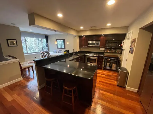 2213-25 Race St #202, Philadelphia, PA 19103