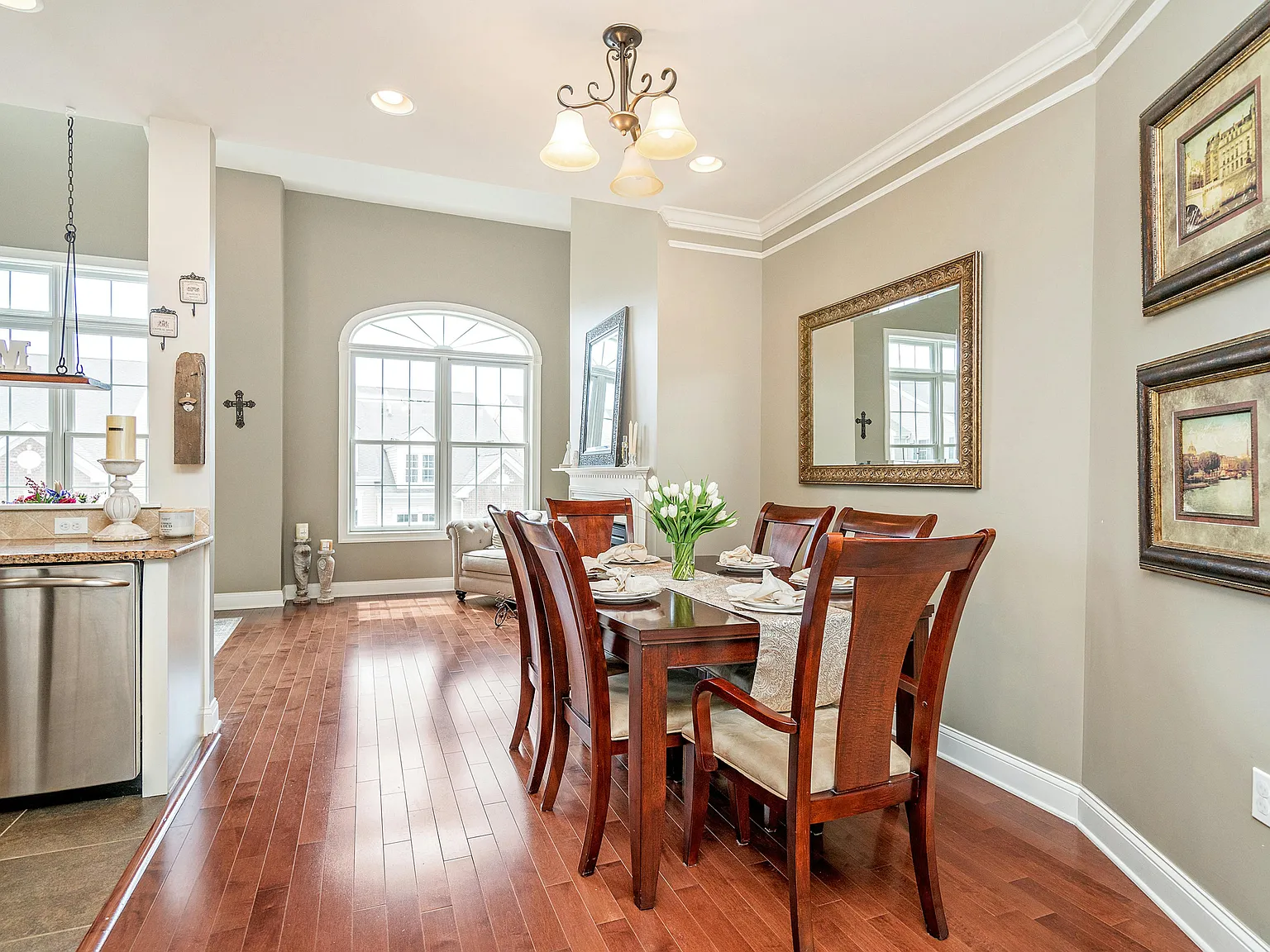 2 bed, 2.5 bath, 2255 sqft, $4,000 — Photo 2