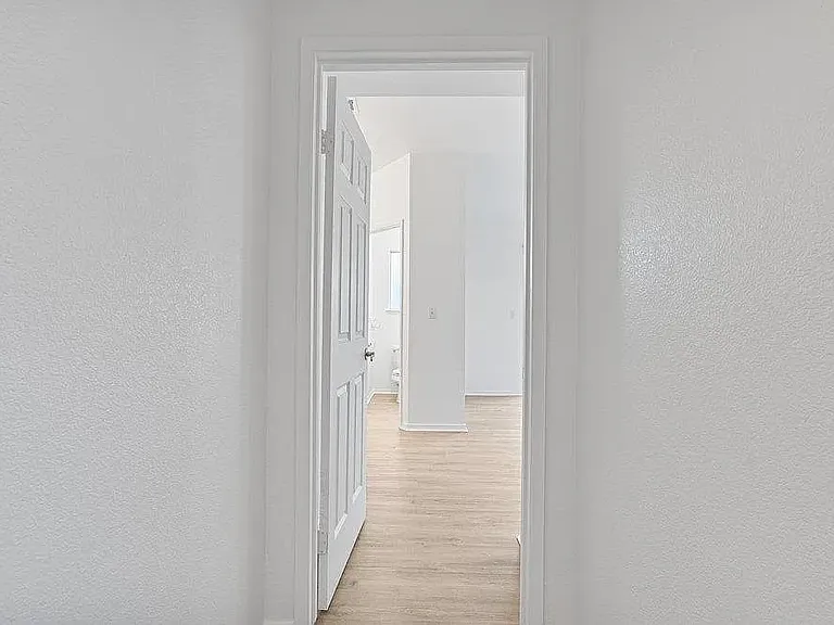 2199 Raleigh Cir — Photo 15