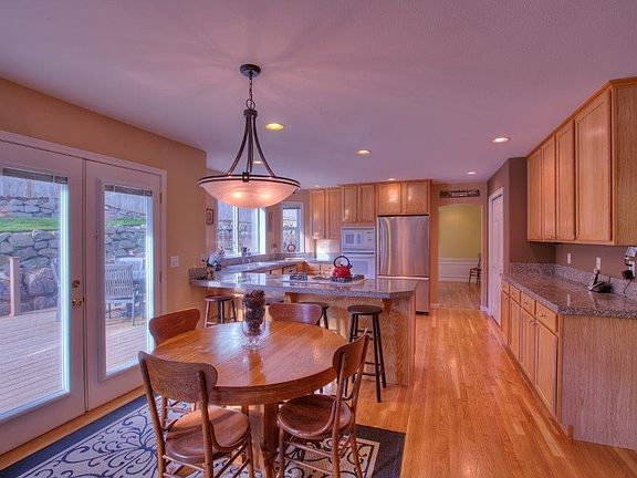 4th image of 22323 NE 18th St
