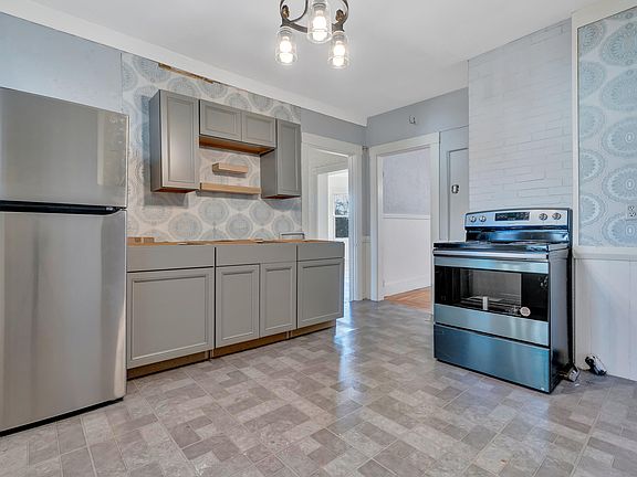 3rd image of 10 Deane Street