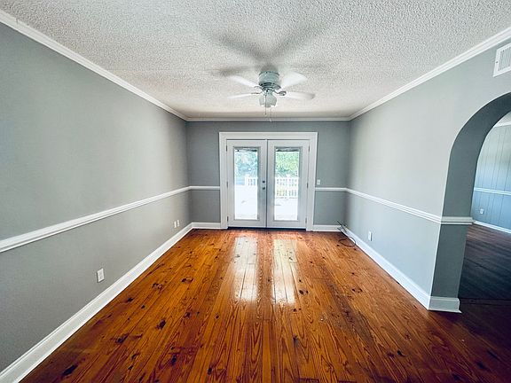 Living room_08042023