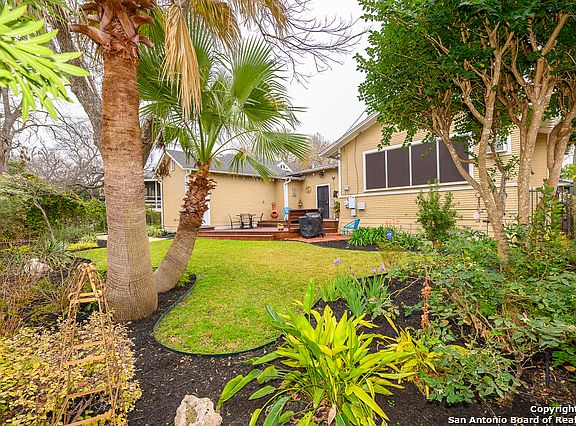 3rd image of 1019 W Agarita Ave