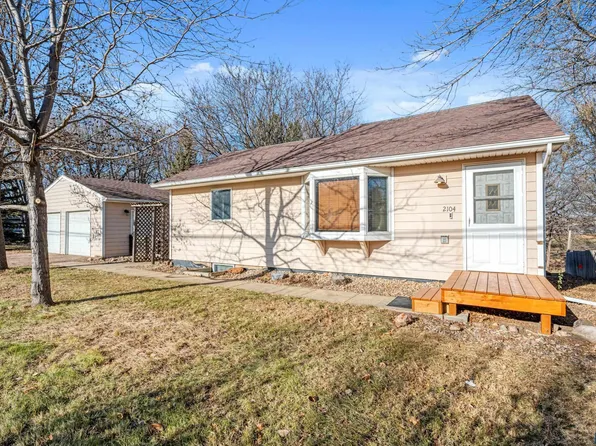 2104 E 31st St N, Sioux Falls, SD 57104