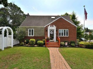 227 William St, Merrick, NY 11566