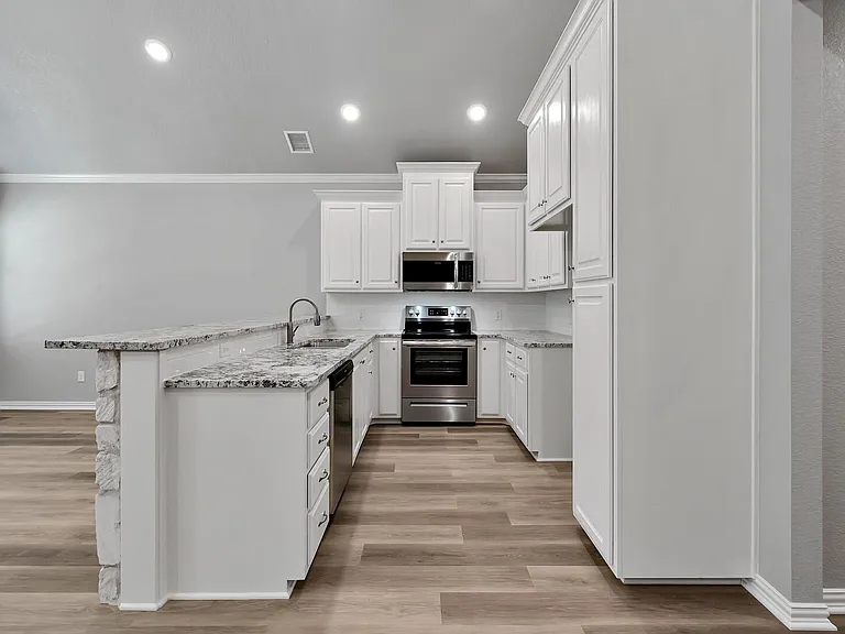 606 Alamo Dr — Photo 9