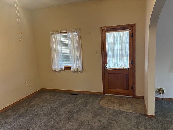 3rd image of 712 W Hall St