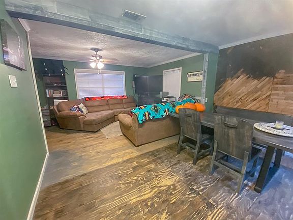 3rd image of 407 E Stadium St