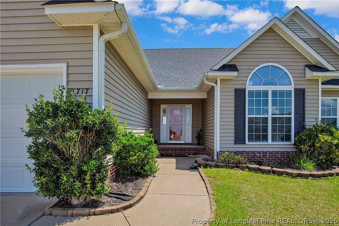 4 bed, 2.0 bath, 1750 sqft, $1,900 — Photo 3
