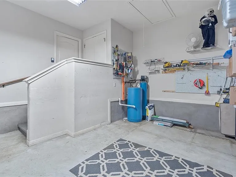 2101 Aaron Ross Way — Photo 32