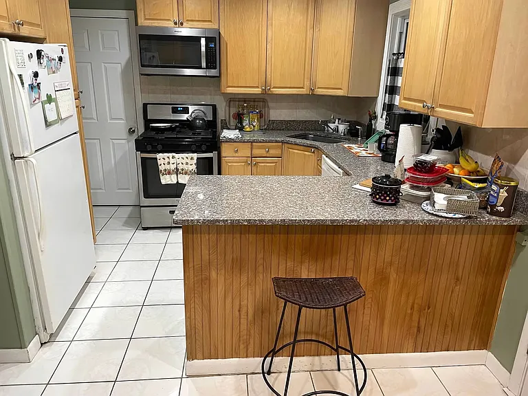 242 Main St — Photo 3