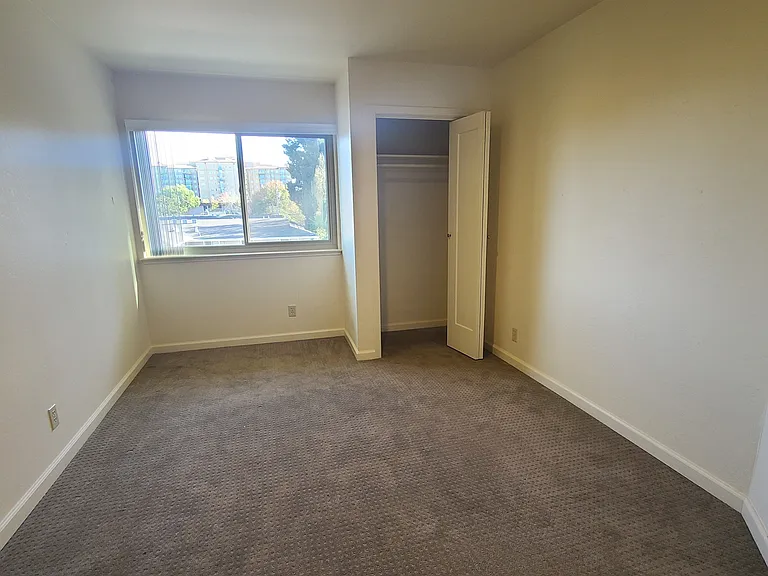 131 Elm St — Photo 16