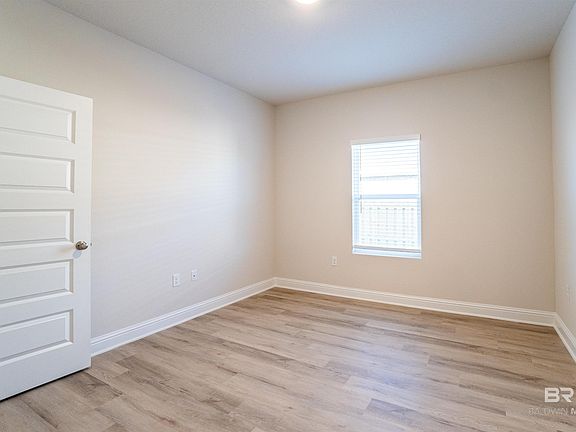 2nd image of 1073 Hayward Loop