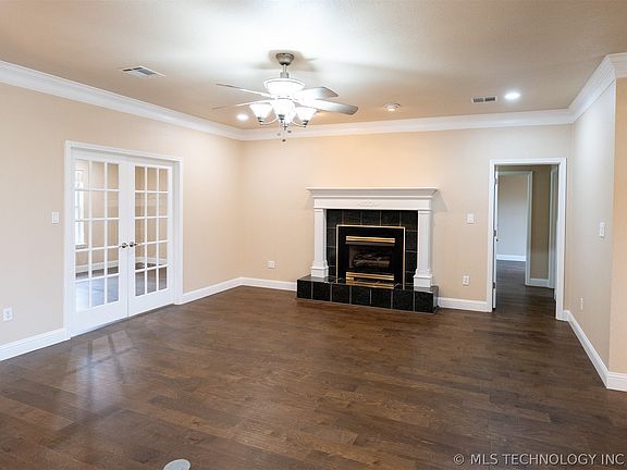 4th image of 5353 Stonebriar Cir