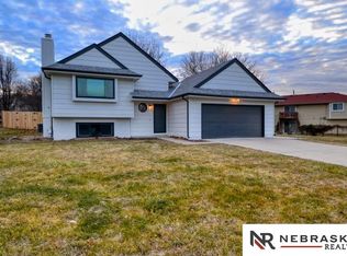 2104 Corn Dr, Papillion, NE 68046