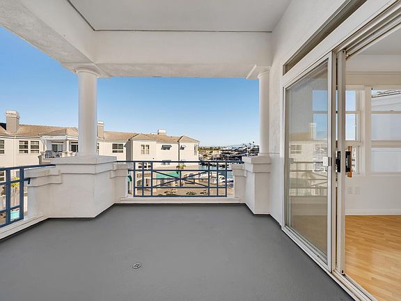 3rd image of 2600 Newport Blvd APT 317