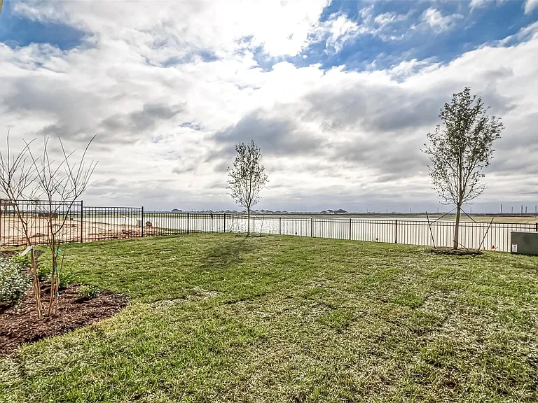 5823 Westwood Shore Dr — Photo 44