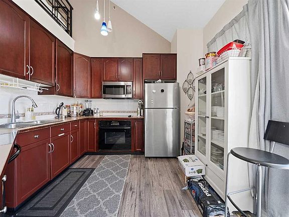 4th image of 6550 W Old Banff Coach Rd SW #114
