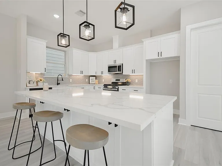 4946 Wunder Way — Photo 4