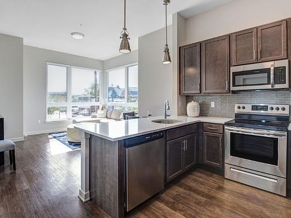 3rd image of 320 Valley St APT 208