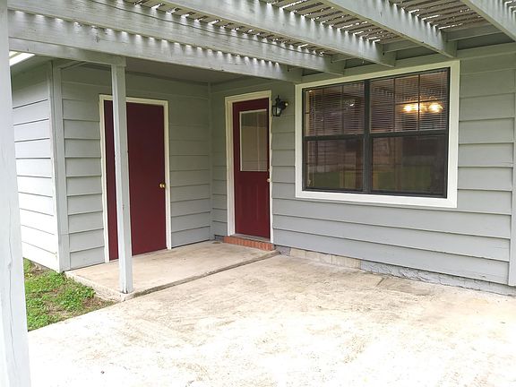 4th image of 1627-1 Coombs Dr